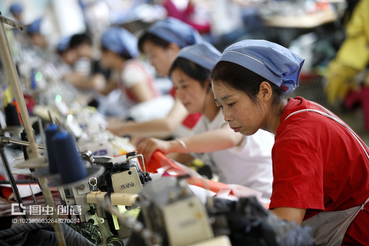 縫紉機(jī)前的“國際訂單” 淮北秋艷服裝廠女工的奮斗剪影